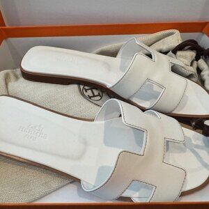 BRAND NEW: Hermes Oran sandal
